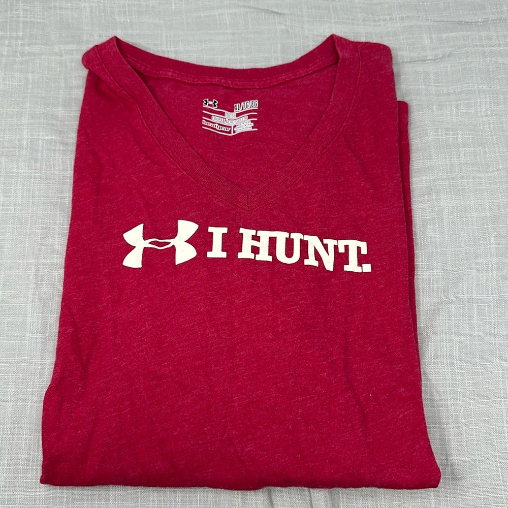 Under Armour women’s XL red short sleeve shirt Vneck I Hunt